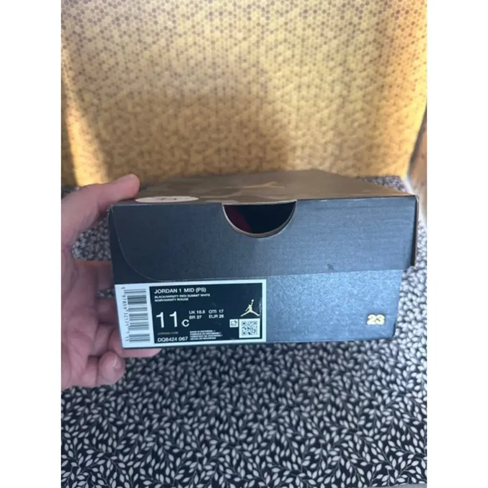 NIKE AIR JORDAN KIDS -SIZE ( 11C ) N